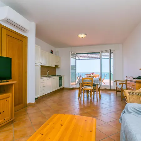 Three-room By Interhome דירה *